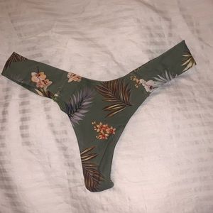 Montce swim Plants on green uno bottom size m
